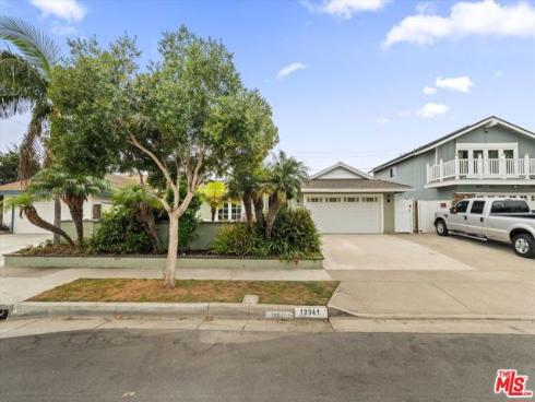 19941  Carmania   Lane, Huntington Beach, CA