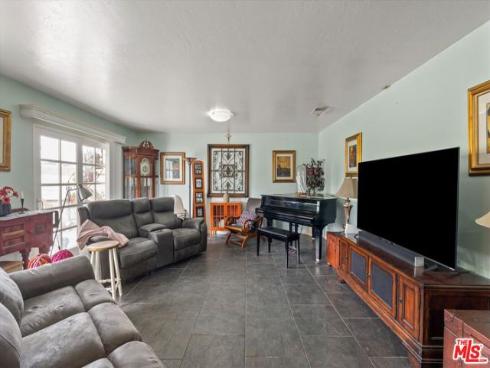 19941  Carmania   Lane, Huntington Beach, CA