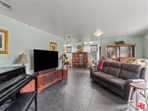 19941  Carmania   Lane, Huntington Beach, CA