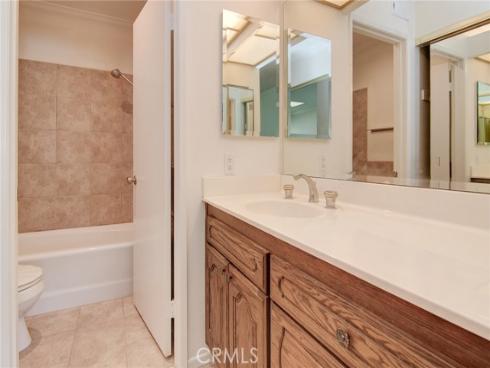 8886  Plumas  1124A  Circle, Huntington Beach, CA