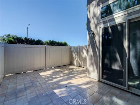 8886  Plumas  1124A  Circle, Huntington Beach, CA