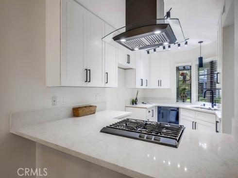 4682  Warner  B102 , Huntington Beach, CA