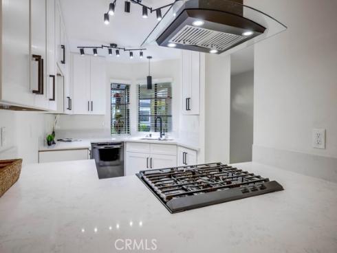 4682  Warner  B102 , Huntington Beach, CA