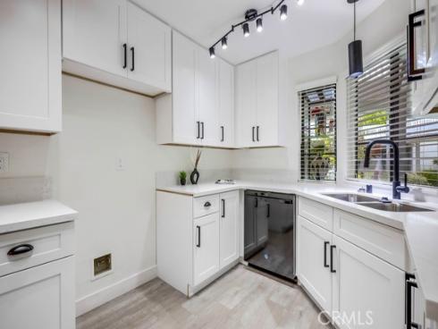 4682  Warner  B102 , Huntington Beach, CA