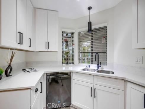 4682  Warner  B102 , Huntington Beach, CA