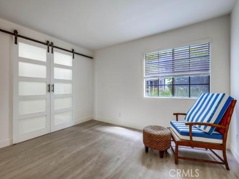 4682  Warner  B102 , Huntington Beach, CA