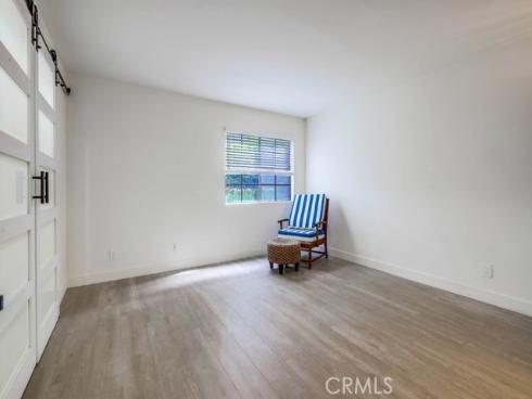 4682  Warner  B102 , Huntington Beach, CA