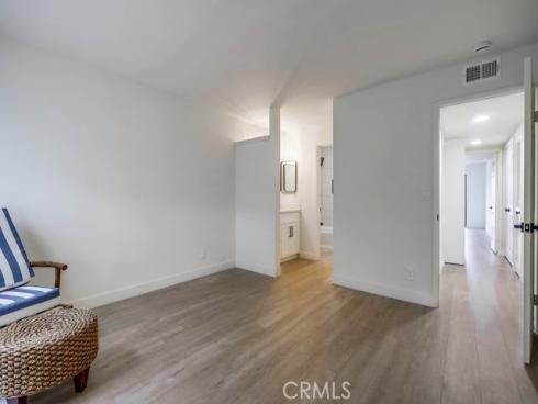 4682  Warner  B102 , Huntington Beach, CA