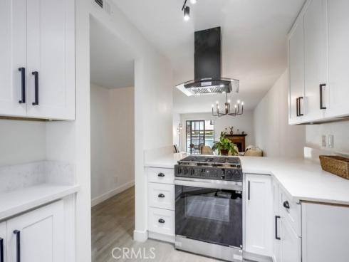 4682  Warner  B102 , Huntington Beach, CA