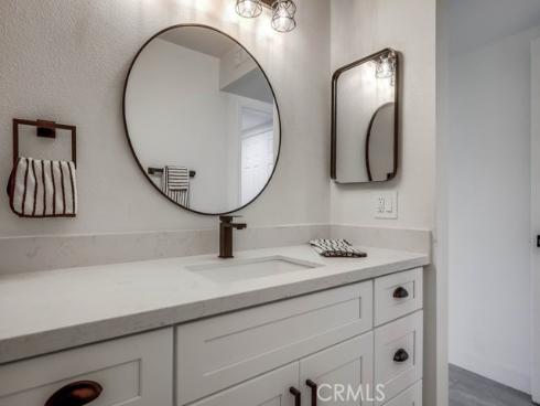 4682  Warner  B102 , Huntington Beach, CA