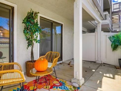 4682  Warner  B102 , Huntington Beach, CA