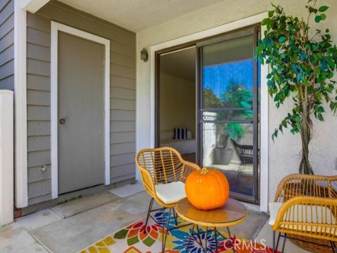 4682  Warner  B102 , Huntington Beach, CA