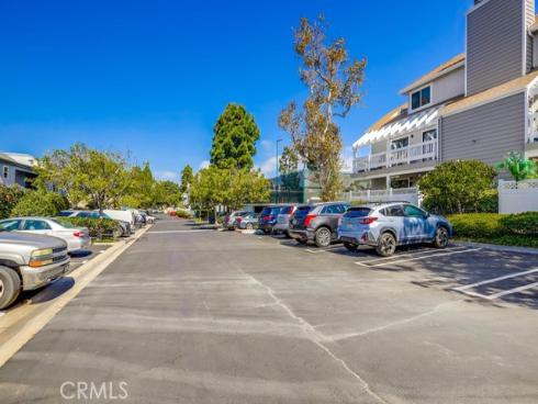 4682  Warner  B102 , Huntington Beach, CA