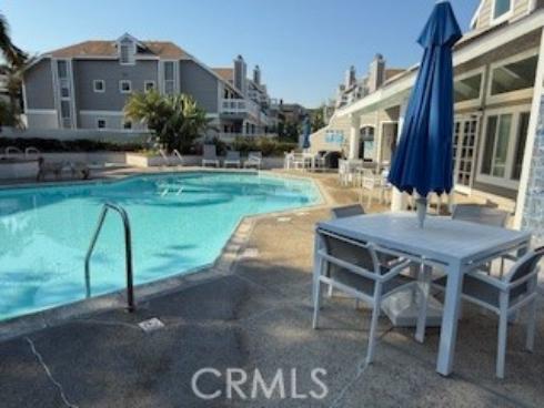 4682  Warner  B102 , Huntington Beach, CA