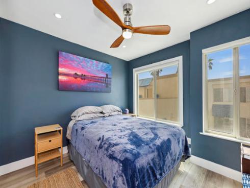 711  Pacific Coast Highway  206 , Huntington Beach, CA