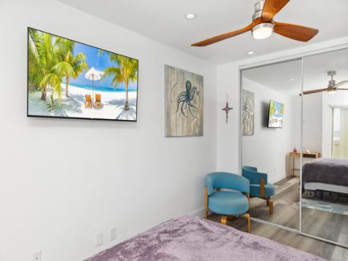 711  Pacific Coast Highway  206 , Huntington Beach, CA