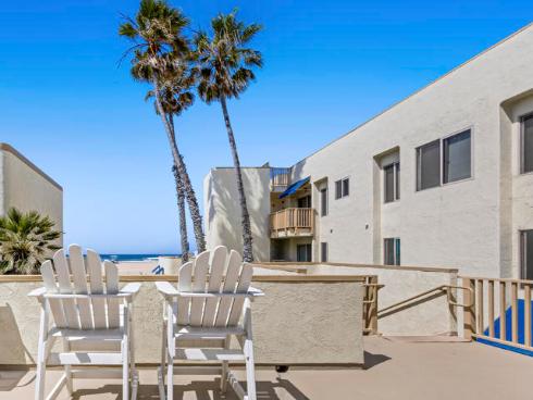 711  Pacific Coast Highway  206 , Huntington Beach, CA