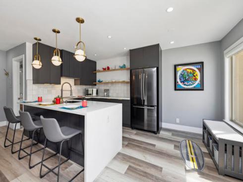 711  Pacific Coast Highway  206 , Huntington Beach, CA