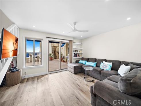 711 Pacific Coast 330 , Huntington Beach, CA