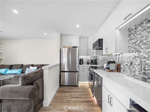 711 Pacific Coast 330 , Huntington Beach, CA