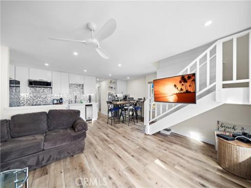 711 Pacific Coast 330 , Huntington Beach, CA