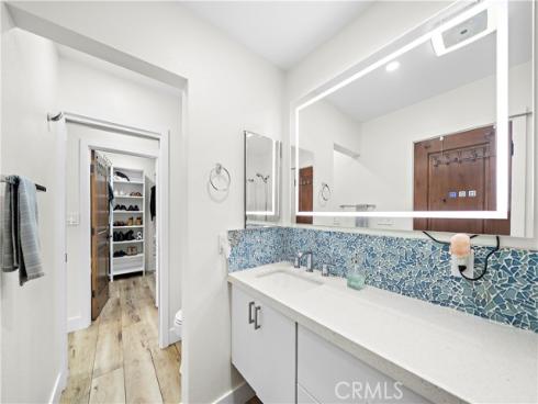 711 Pacific Coast 330 , Huntington Beach, CA