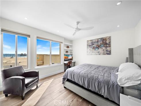 711 Pacific Coast 330 , Huntington Beach, CA