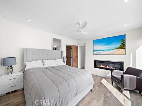 711 Pacific Coast 330 , Huntington Beach, CA