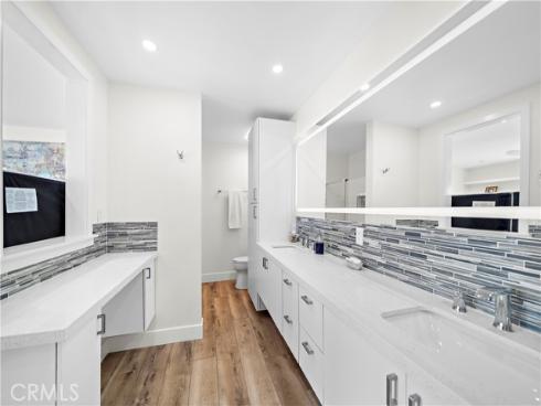 711 Pacific Coast 330 , Huntington Beach, CA