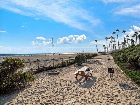 711 Pacific Coast 330 , Huntington Beach, CA