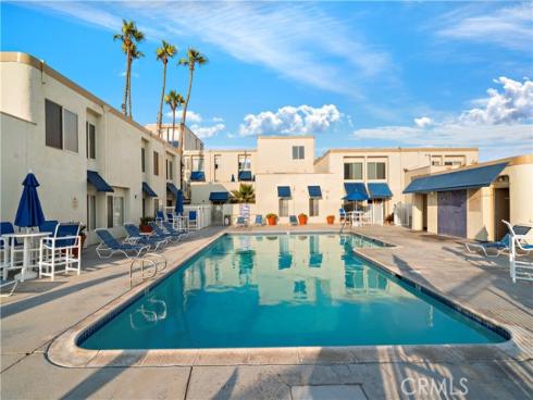 711 Pacific Coast 330 , Huntington Beach, CA