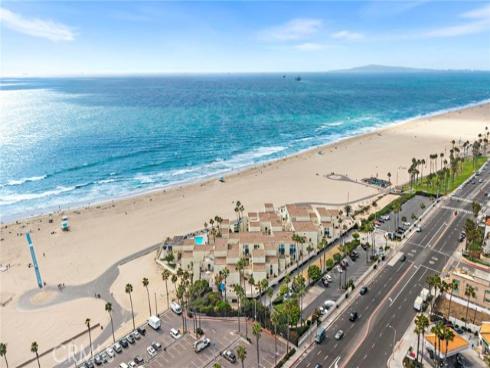 711 Pacific Coast 330 , Huntington Beach, CA