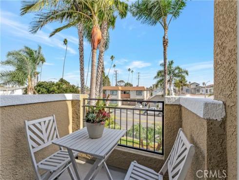 621  8th   Street, Huntington Beach, CA