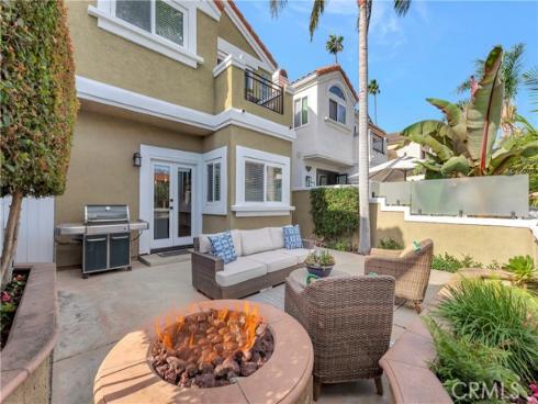 621  8th   Street, Huntington Beach, CA