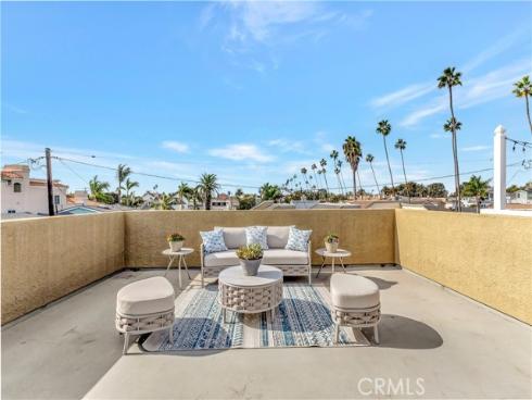 621  8th   Street, Huntington Beach, CA