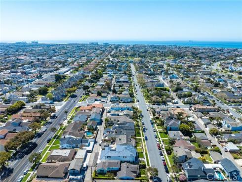 1828  Pine  , Huntington Beach, CA