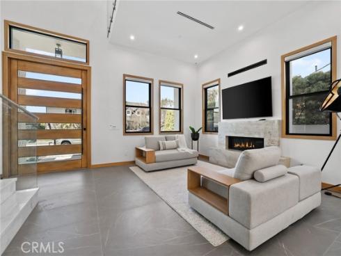 1828  Pine  , Huntington Beach, CA