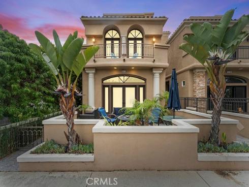 513  Pecan Ave  , Huntington Beach, CA