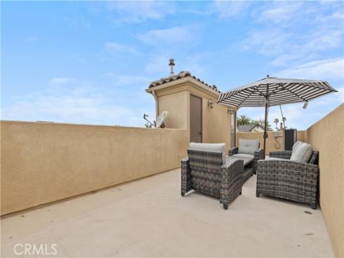 513  Pecan Ave  , Huntington Beach, CA