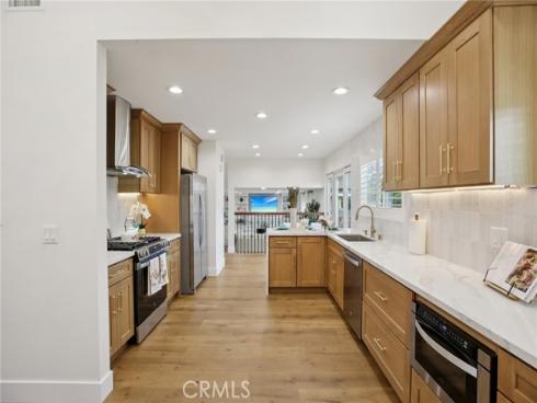 16542  Los Verdes   Lane, Huntington Beach, CA