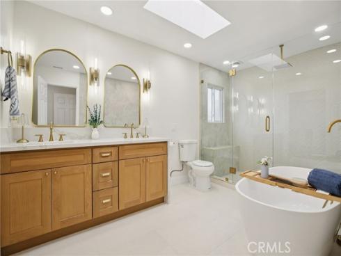 16542  Los Verdes   Lane, Huntington Beach, CA