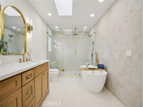 16542  Los Verdes   Lane, Huntington Beach, CA