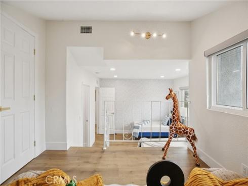 16542  Los Verdes   Lane, Huntington Beach, CA