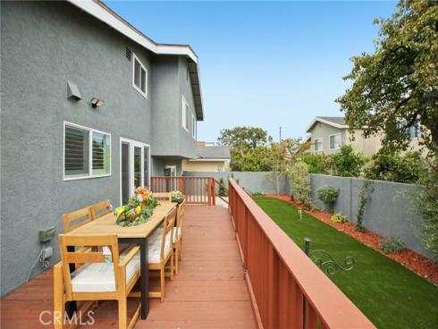 16542  Los Verdes   Lane, Huntington Beach, CA