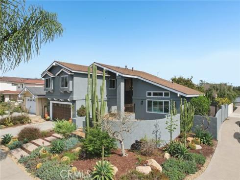 16542  Los Verdes   Lane, Huntington Beach, CA