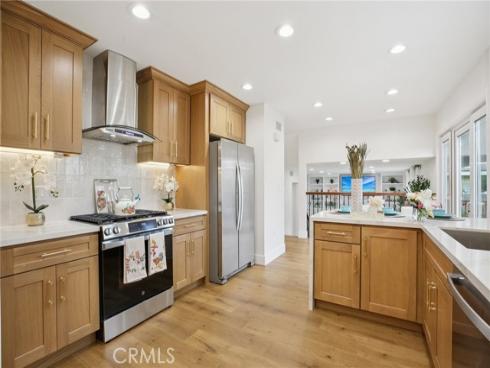 16542  Los Verdes   Lane, Huntington Beach, CA