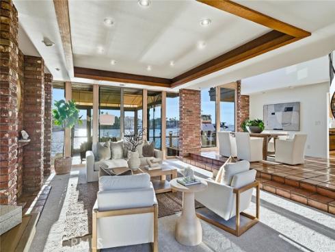 16611  Carousel   Lane, Huntington Beach, CA