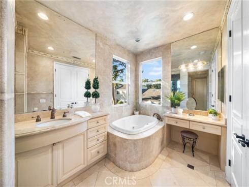 19731  Estate Circle  , Huntington Beach, CA