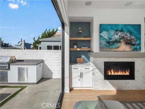 1004  Huntington  , Huntington Beach, CA