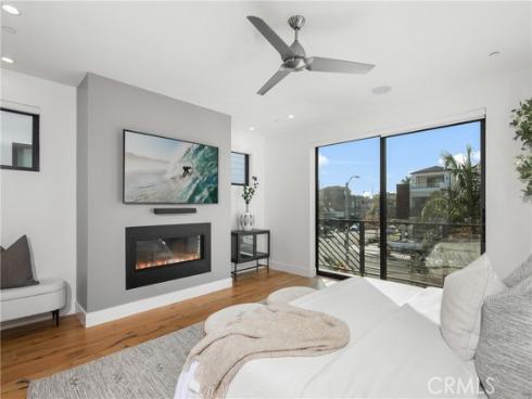 1004  Huntington  , Huntington Beach, CA